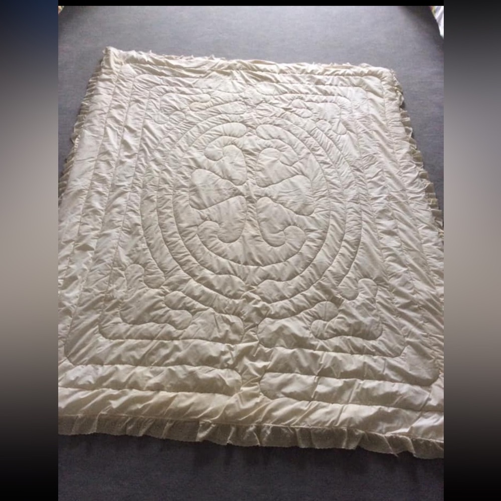 Vintage Fieldcrest  Cream Quilt